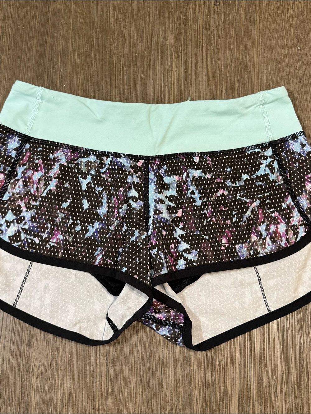 lululemon athletica Run Speed Up Mint  Multicolor Floral Athletic Shorts 2.5